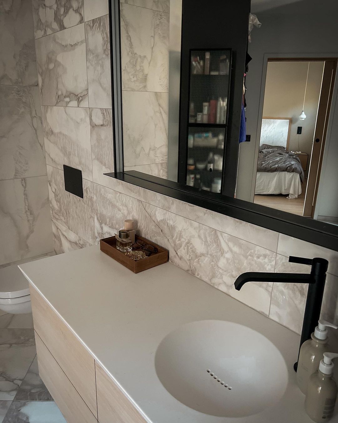 Nostalgic Charm in Contemporary Bathroom Décor