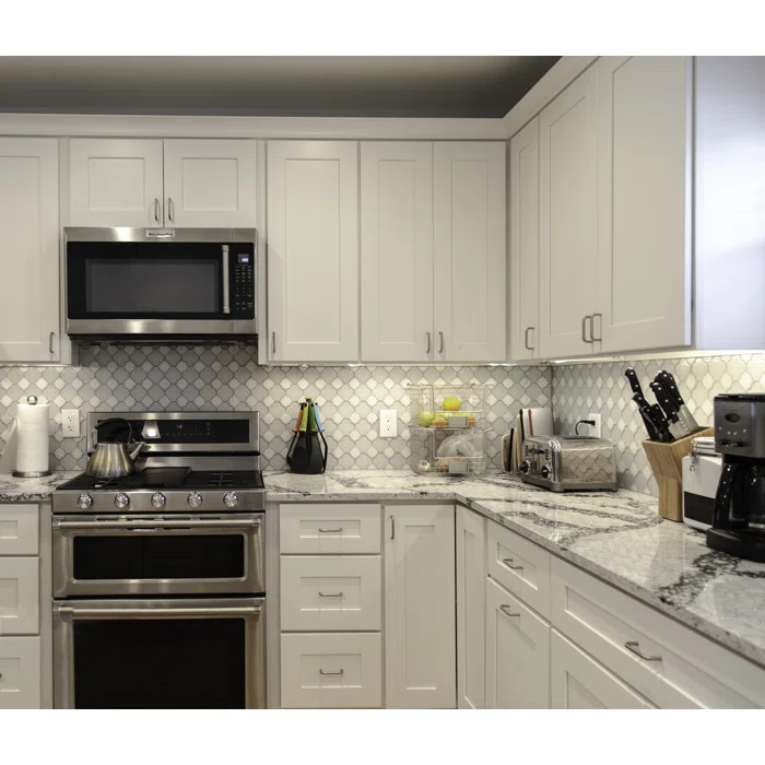 Sleek & Stylish: Minimalist Kitchen Decor for Maximum Impact